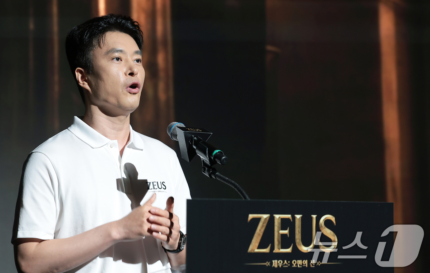 (서울=뉴스1) 권현진 기자 = 김대훤 에이버튼 대표가 7일 서울 종로구 JW 메리어트 동대문 스퀘어 서울에서 열린 컴투스 신작 MMORPG ‘제우스: 오만의 신’ 쇼케이스에서 개 …
