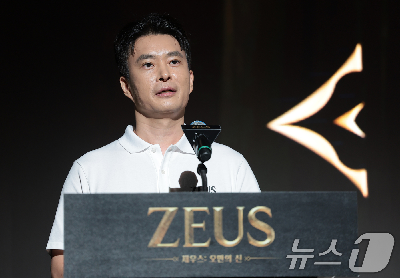 (서울=뉴스1) 권현진 기자 = 김대훤 에이버튼 대표가 7일 서울 종로구 JW 메리어트 동대문 스퀘어 서울에서 열린 컴투스 신작 MMORPG ‘제우스: 오만의 신’ 쇼케이스에서 개 …