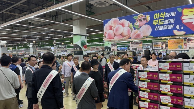 "제철 농특산물 맛보세요"…옥천·영동 차별화 직거래 판촉행사
