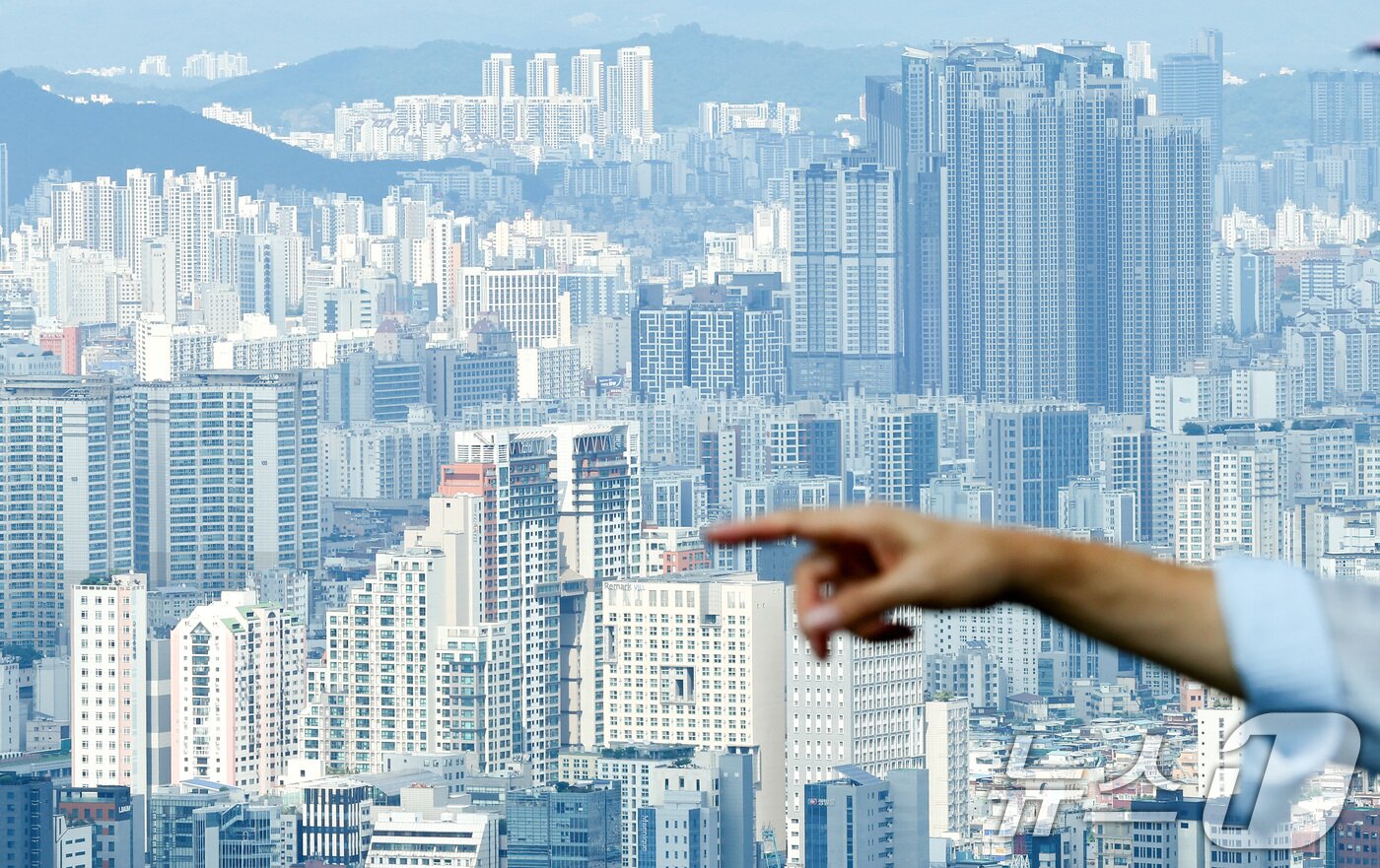 본문 이미지 - 서울 중구 남산에서 바라본 아파트 단지. ⓒ 뉴스1 최지환 기자