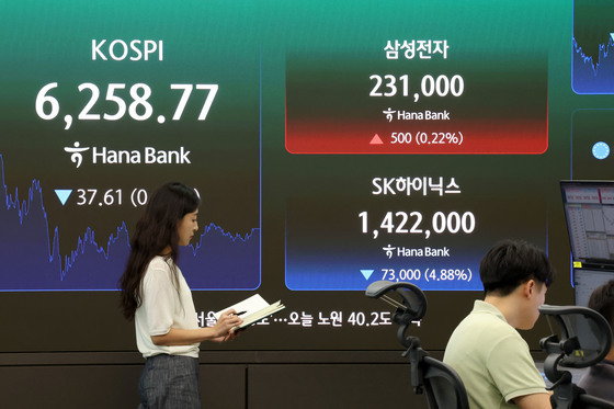 삼성전자 소폭 상승, SK하이닉스 4%대 하락 마감