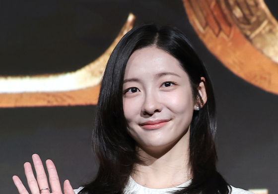 박지현, 여신 미소