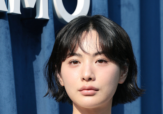 나나, 오묘한 눈빛