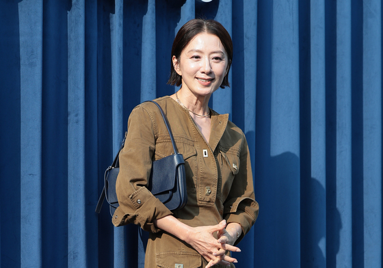 김희애, 우아한 꽃누나