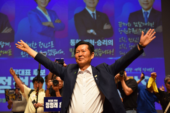 순천 찾은 정청래·김민석, 같은 장소서 연달아 강연…날선 공방