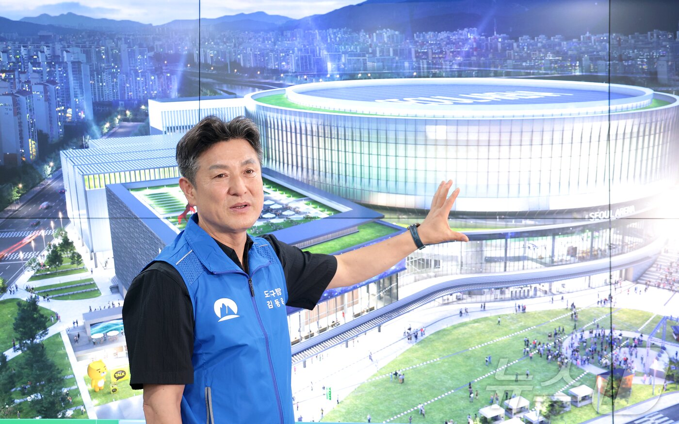 본문 이미지 - 김동욱 도봉구청장이 7일 서울 도봉구 도봉구청 집무실에서 뉴스1과 인터뷰를 하고 있다. ⓒ 뉴스1 권현진 기자