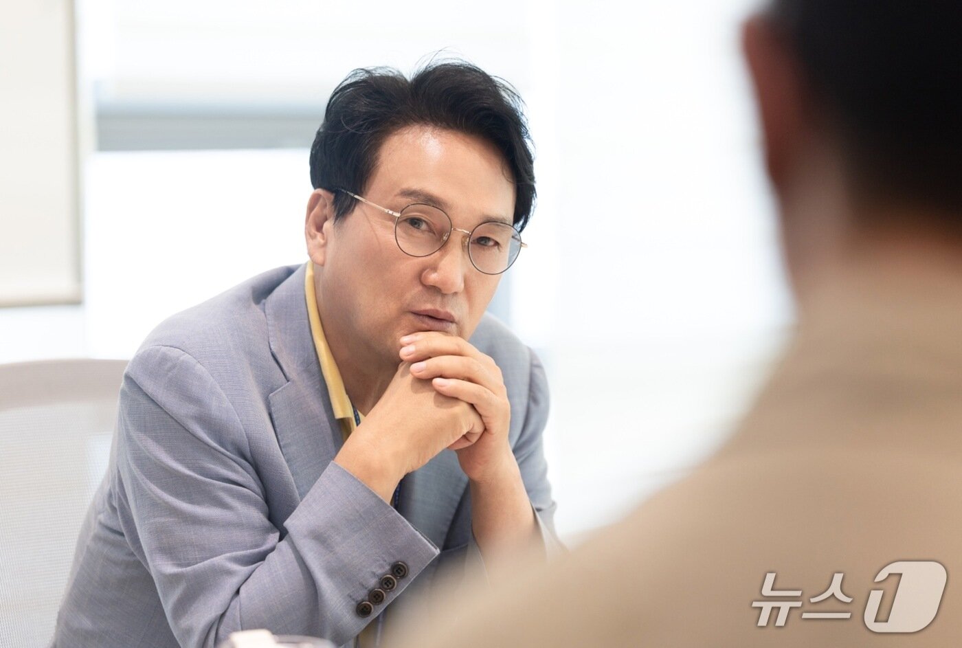 본문 이미지 -  뉴스1과 인터뷰 중인 안민석 경기교육감. (경기도교육청 제공)