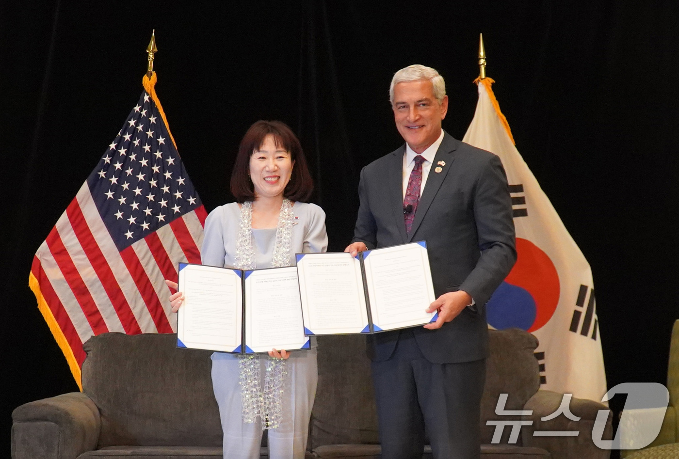 (서울=뉴스1) 박지혜 기자 = 강윤진 국가보훈부 차관이 7일(현지시간) 미국 네브라스카주 오마하 더블트리 바이 힐튼 오마하 다운타운 호텔에서 열린 미 전쟁부 전쟁포로·실종자 확인 …