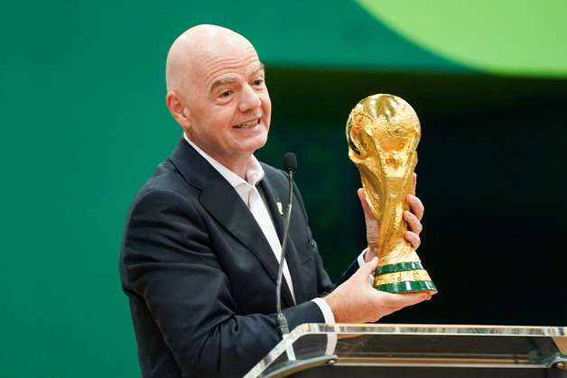 인판티노 FIFA 회장, 여직원과 부적절 관계에 거액 퇴직금 지급 논란