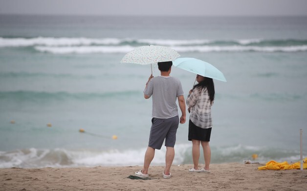 비 내리는 제주도…제주해수욕장 "오늘 쉽니다"