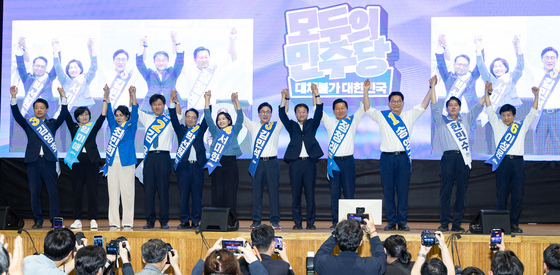 친명 "鄭, 李저주에 왜 한마디 못해"…친청 "평론은 평론일뿐"