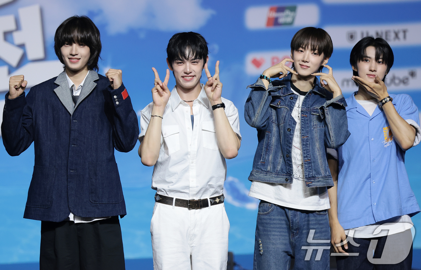 (고양=뉴스1) 권현진 기자 = 에이엠피가 9일 경기도 고양시 일산 킨텍스에서 열린 ‘2026 SBS 가요대전 Summer’ 블루카펫 행사에 참석해 포즈를 취하고 있다. 2026. …