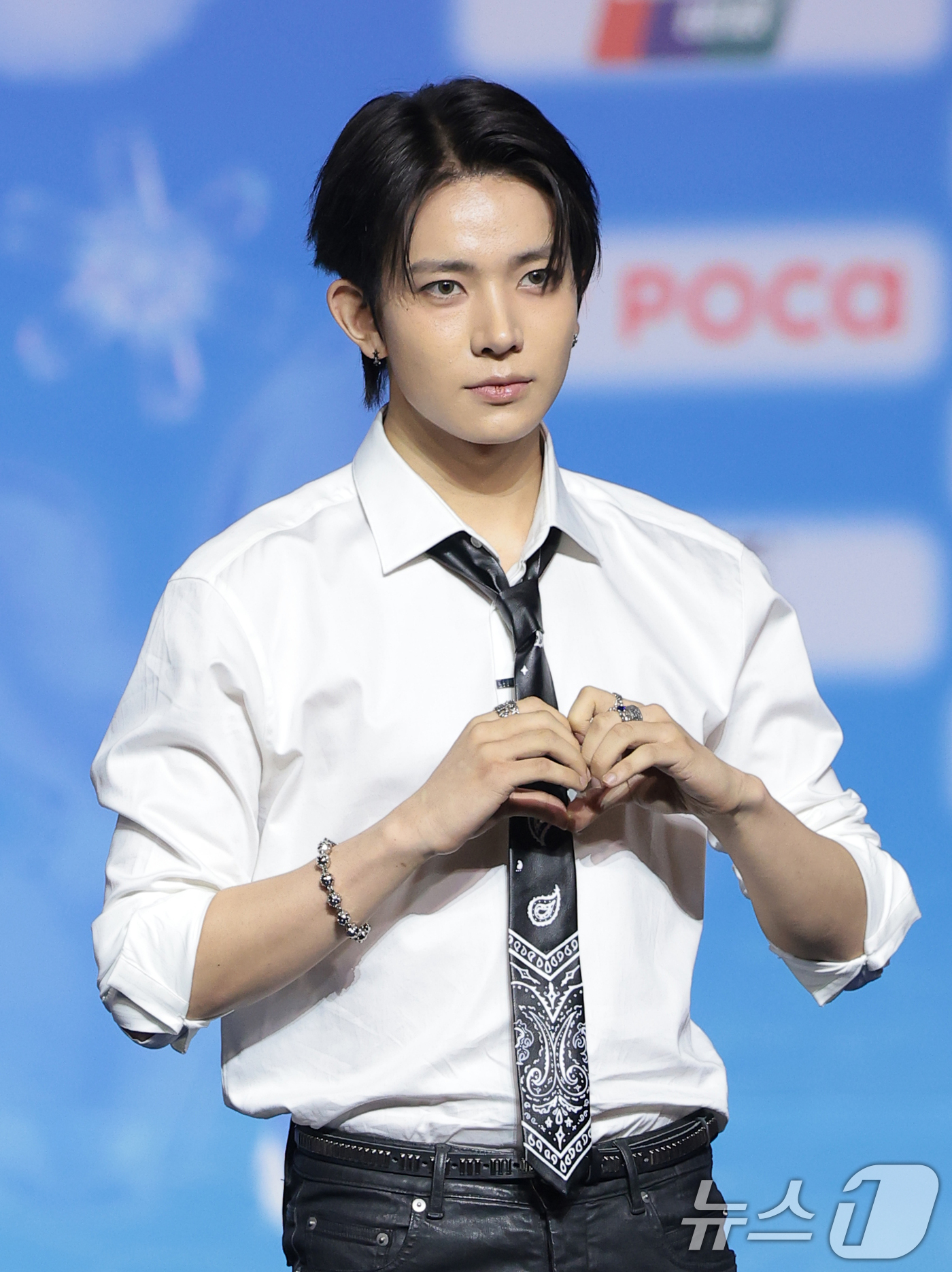 (고양=뉴스1) 권현진 기자 = 가수 에반이 9일 경기도 고양시 일산 킨텍스에서 열린 ‘2026 SBS 가요대전 Summer’ 블루카펫 행사에 참석해 포즈를 취하고 있다. 2026 …