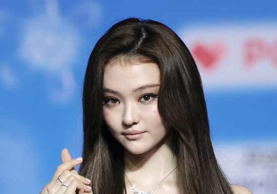 미야오 엘라, 오묘한 눈빛