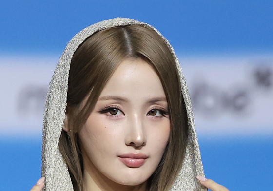 키스오프라이프 벨, 신비로운 여인