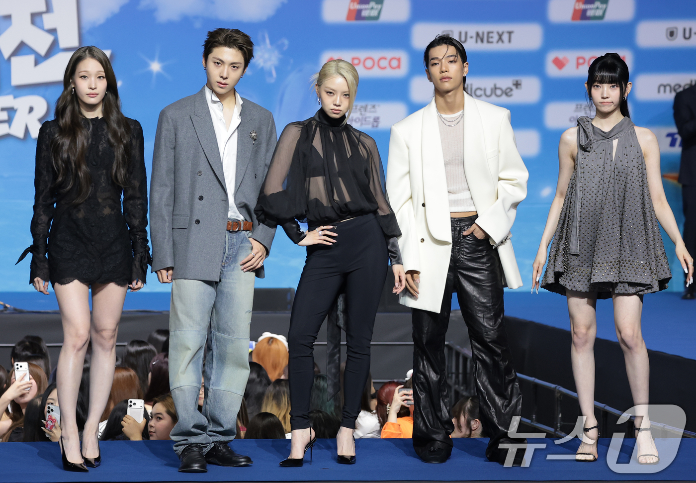 (고양=뉴스1) 권현진 기자 = 올데이프로젝트가 9일 경기도 고양시 일산 킨텍스에서 열린 ‘2026 SBS 가요대전 Summer’ 블루카펫 행사에 참석해 포즈를 취하고 있다. 20 …