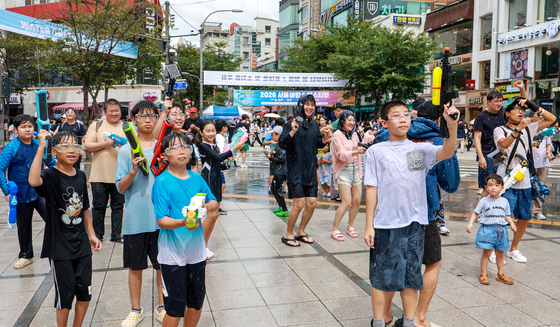 도심에서 즐기는 '물총싸움'