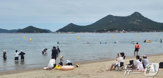"입추 지나도 폭염, 떠나자"…전국 피서지 아직 대목(종합)