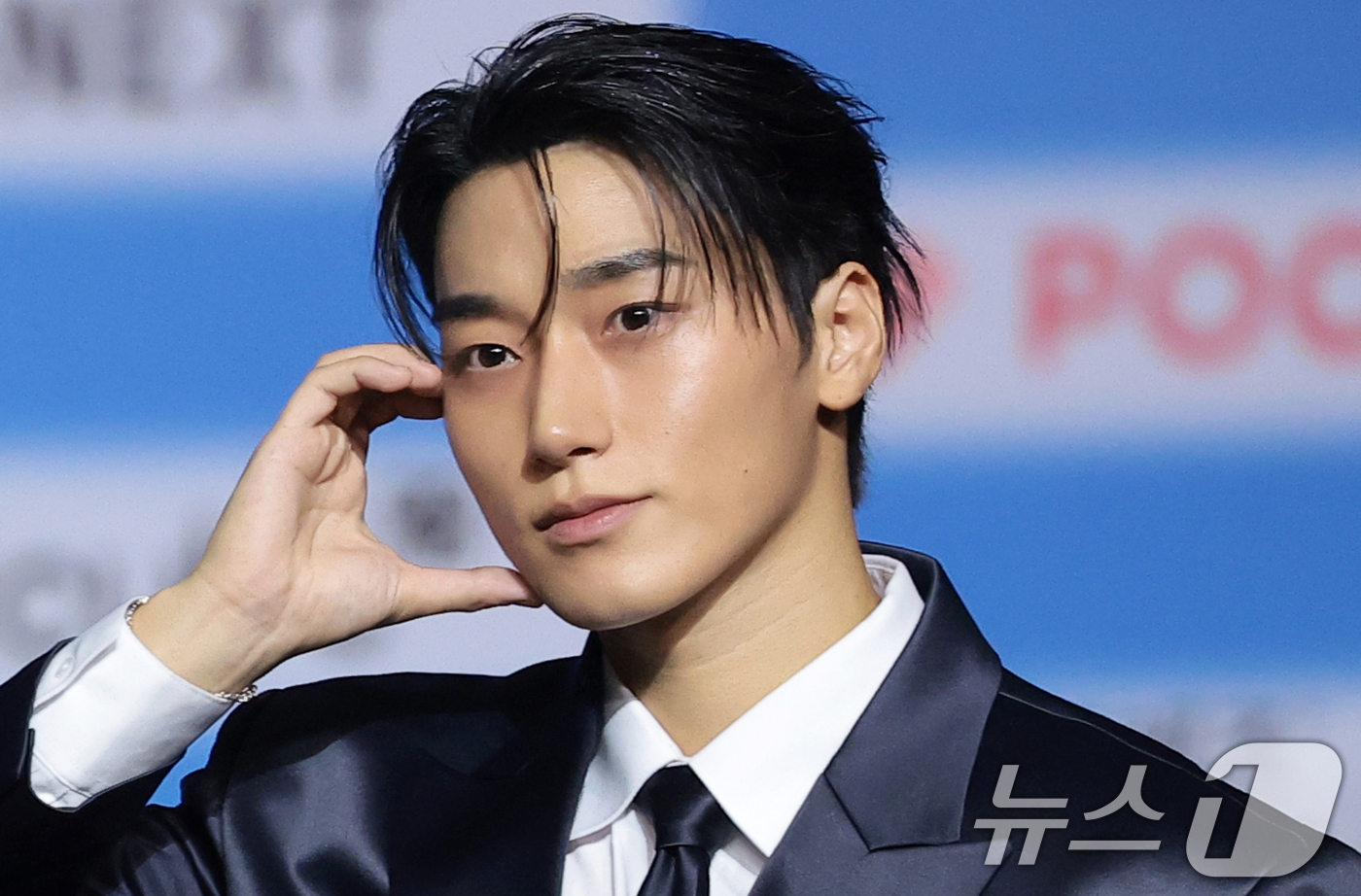 (고양=뉴스1) 권현진 기자 = 에이티즈 산이 9일 경기도 고양시 일산 킨텍스에서 열린 ‘2026 SBS 가요대전 Summer’ 블루카펫 행사에 참석해 포즈를 취하고 있다. 202 …
