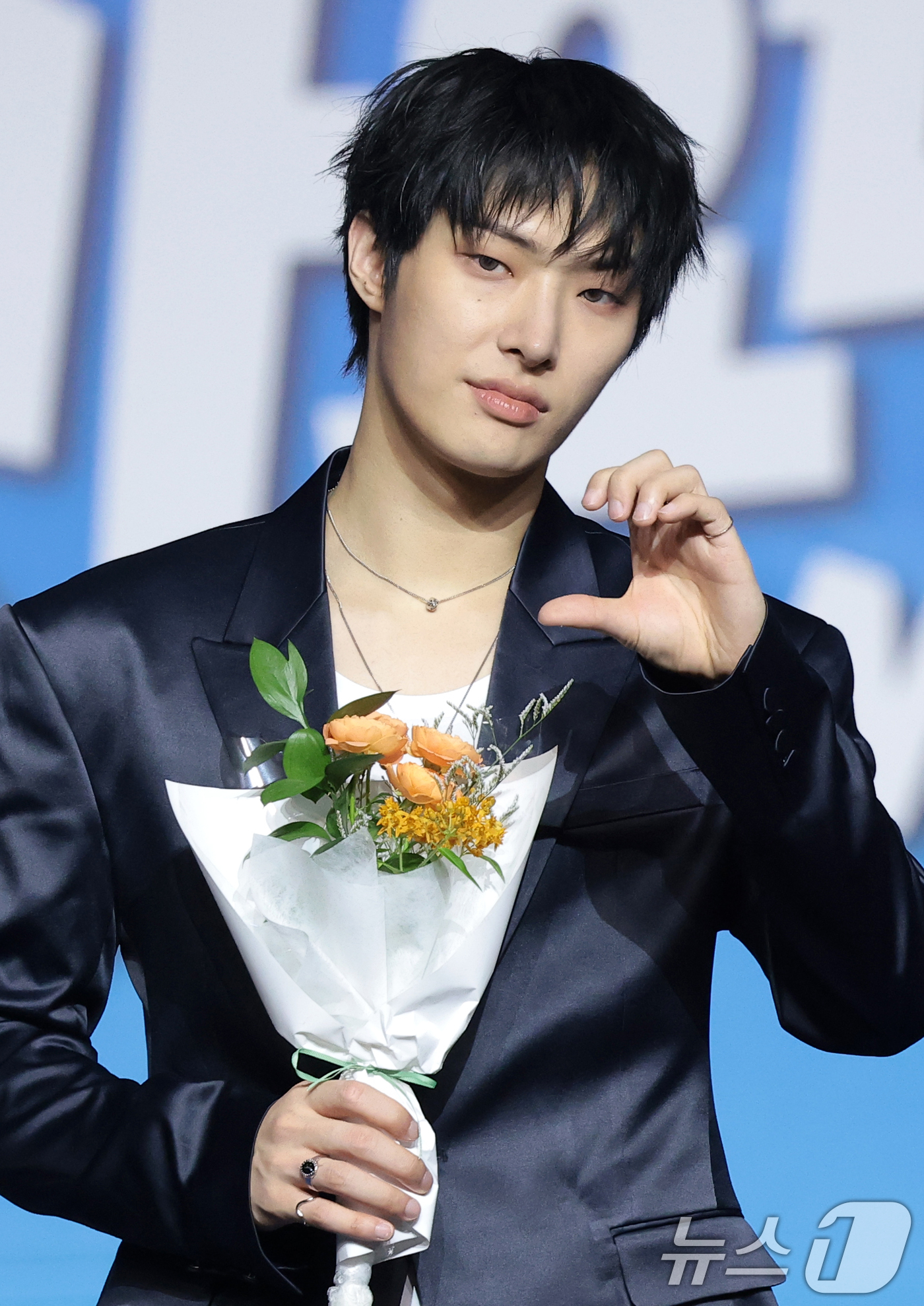 (고양=뉴스1) 권현진 기자 = 에이티즈 민기가 9일 경기도 고양시 일산 킨텍스에서 열린 ‘2026 SBS 가요대전 Summer’ 블루카펫 행사에 참석해 인사를 하고 있다. 202 …
