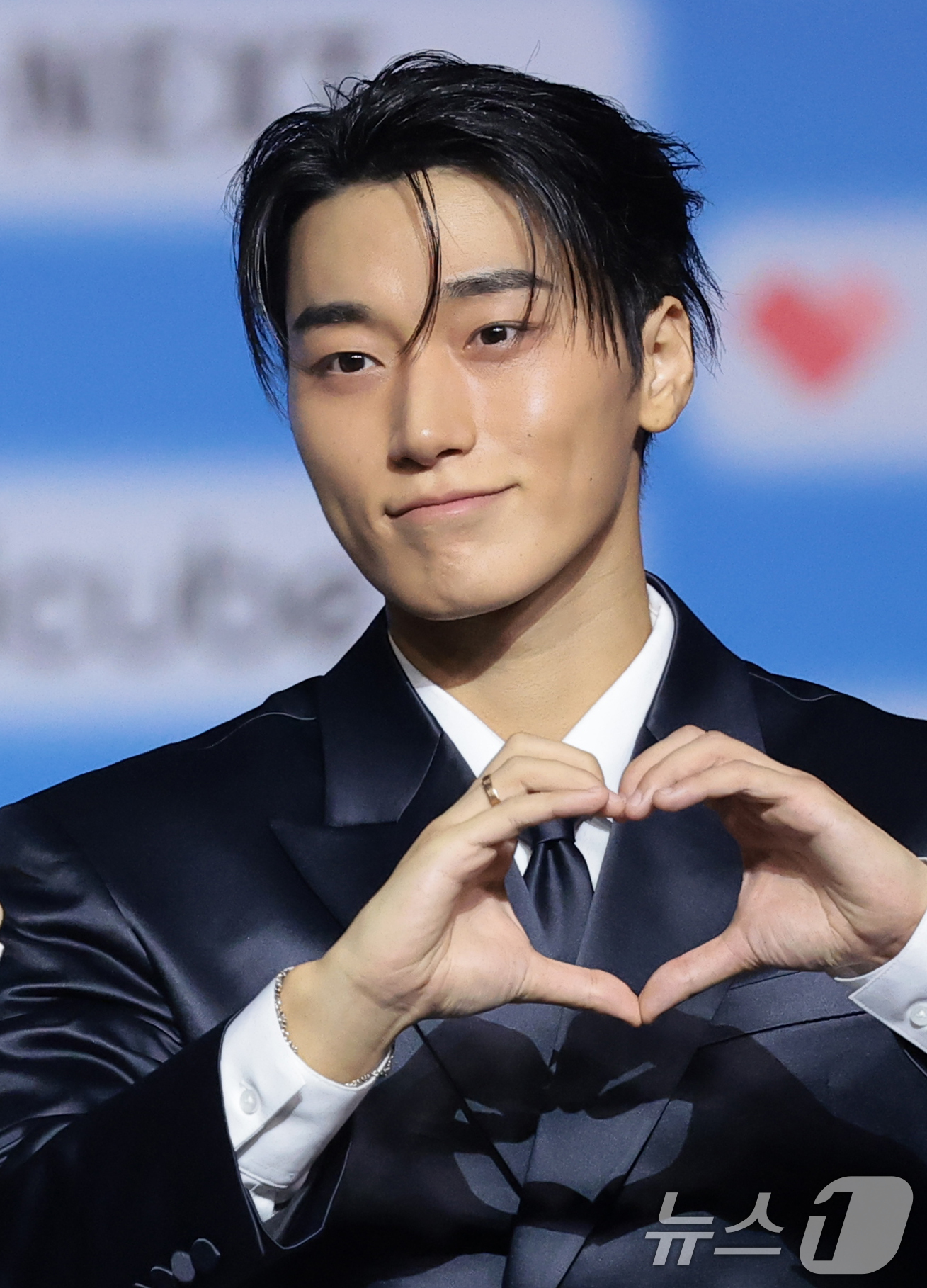 (고양=뉴스1) 권현진 기자 = 에이티즈 산이 9일 경기도 고양시 일산 킨텍스에서 열린 ‘2026 SBS 가요대전 Summer’ 블루카펫 행사에 참석해 포즈를 취하고 있다. 202 …