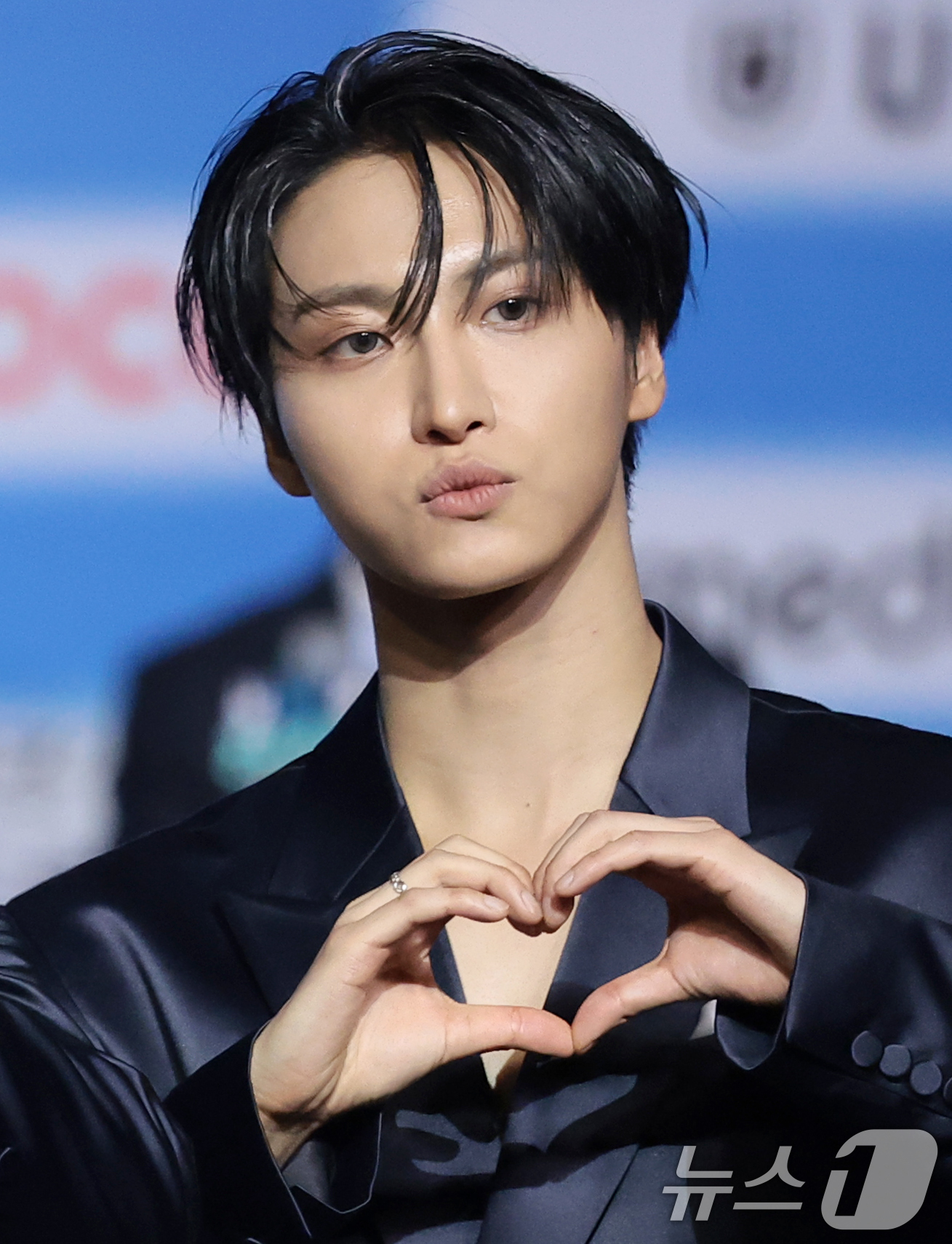 (고양=뉴스1) 권현진 기자 = 에이티즈 성화가 9일 경기도 고양시 일산 킨텍스에서 열린 ‘2026 SBS 가요대전 Summer’ 블루카펫 행사에 참석해 포즈를 취하고 있다. 20 …