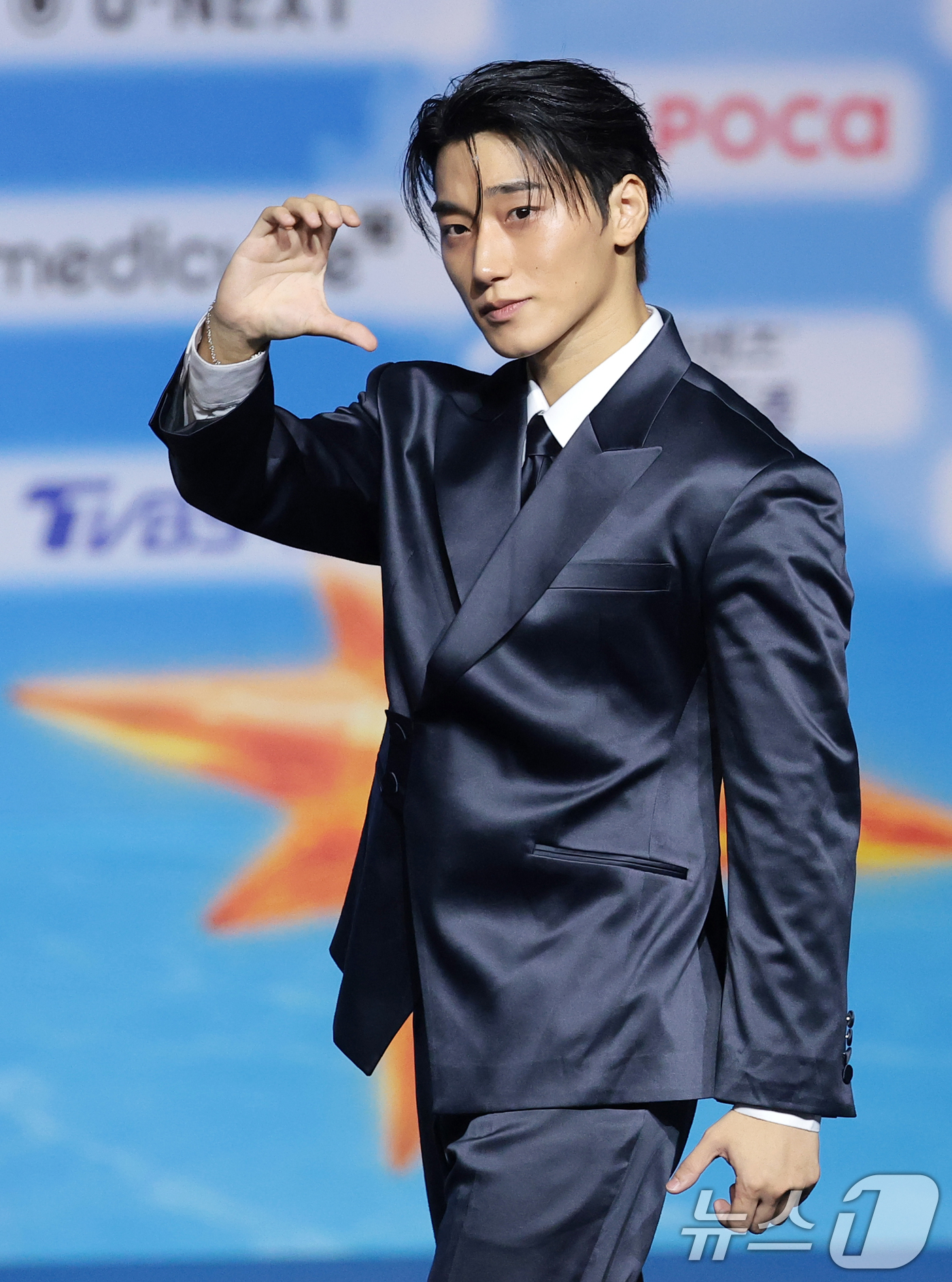 (고양=뉴스1) 권현진 기자 = 에이티즈 산이 9일 경기도 고양시 일산 킨텍스에서 열린 ‘2026 SBS 가요대전 Summer’ 블루카펫 행사에 참석해 인사를 하고 있다. 2026 …