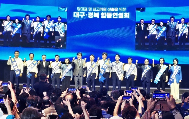 TK 당원에게 인사하는 민주당 지도부 후보