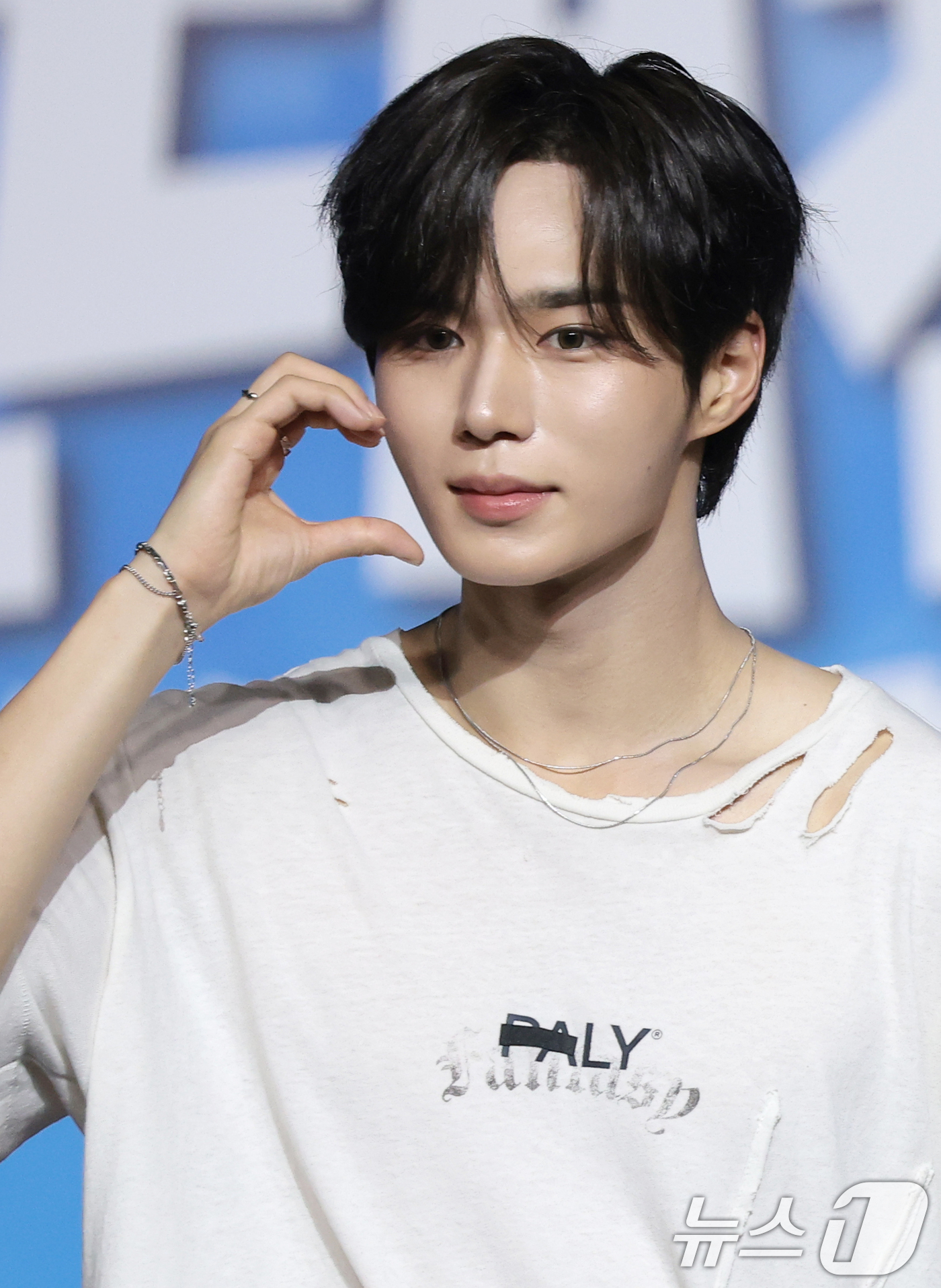 (고양=뉴스1) 권현진 기자 = 알파드라이브원 준서가 9일 경기도 고양시 일산 킨텍스에서 열린 ‘2026 SBS 가요대전 Summer’ 블루카펫 행사에 참석해 포즈를 취하고 있다. …