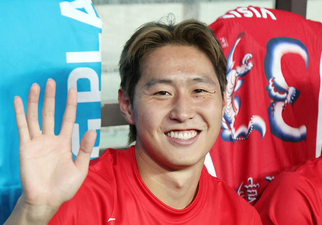 'ATM 입단' 이강인 "한국 축구 좋은 상황 아니지만…기쁨 드리겠다"