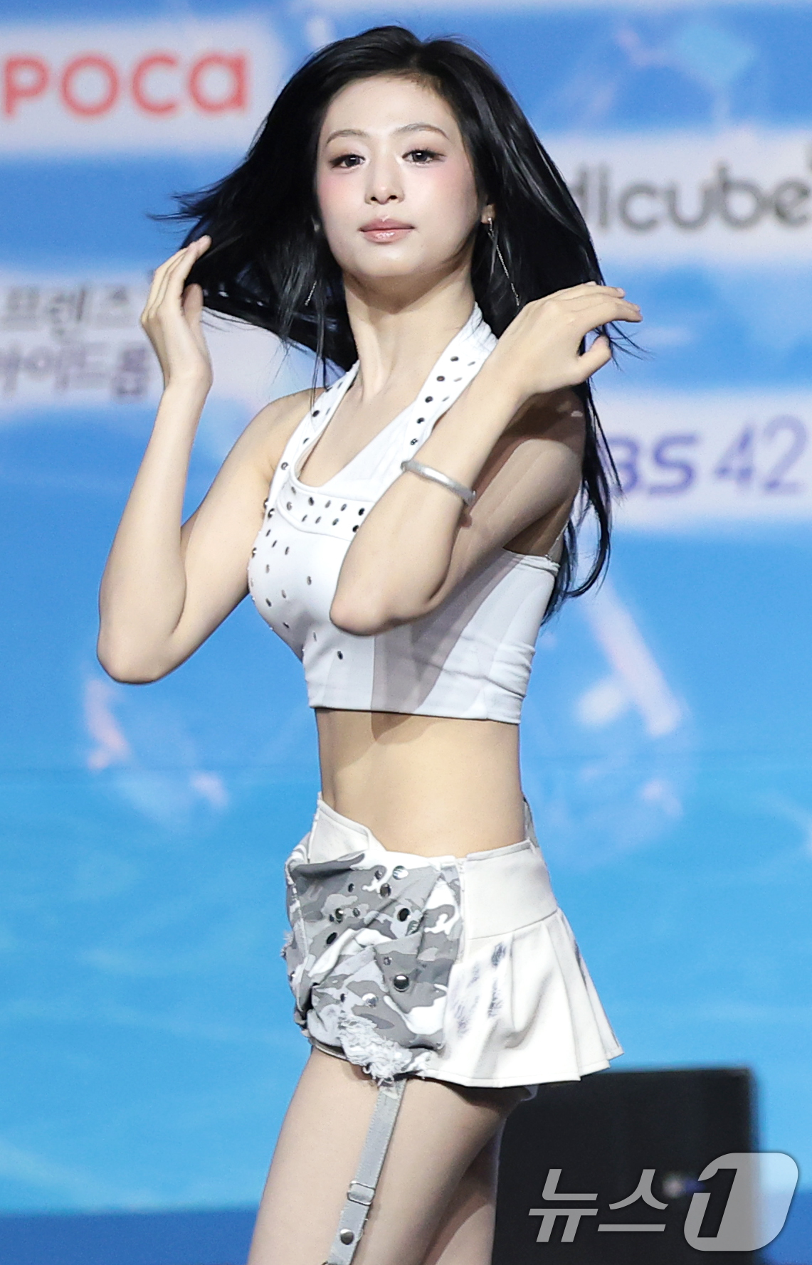 (고양=뉴스1) 권현진 기자 = 베이비몬스터 아현이 9일 경기도 고양시 일산 킨텍스에서 열린 ‘2026 SBS 가요대전 Summer’ 블루카펫 행사에 참석하고 있다. 2026.8. …