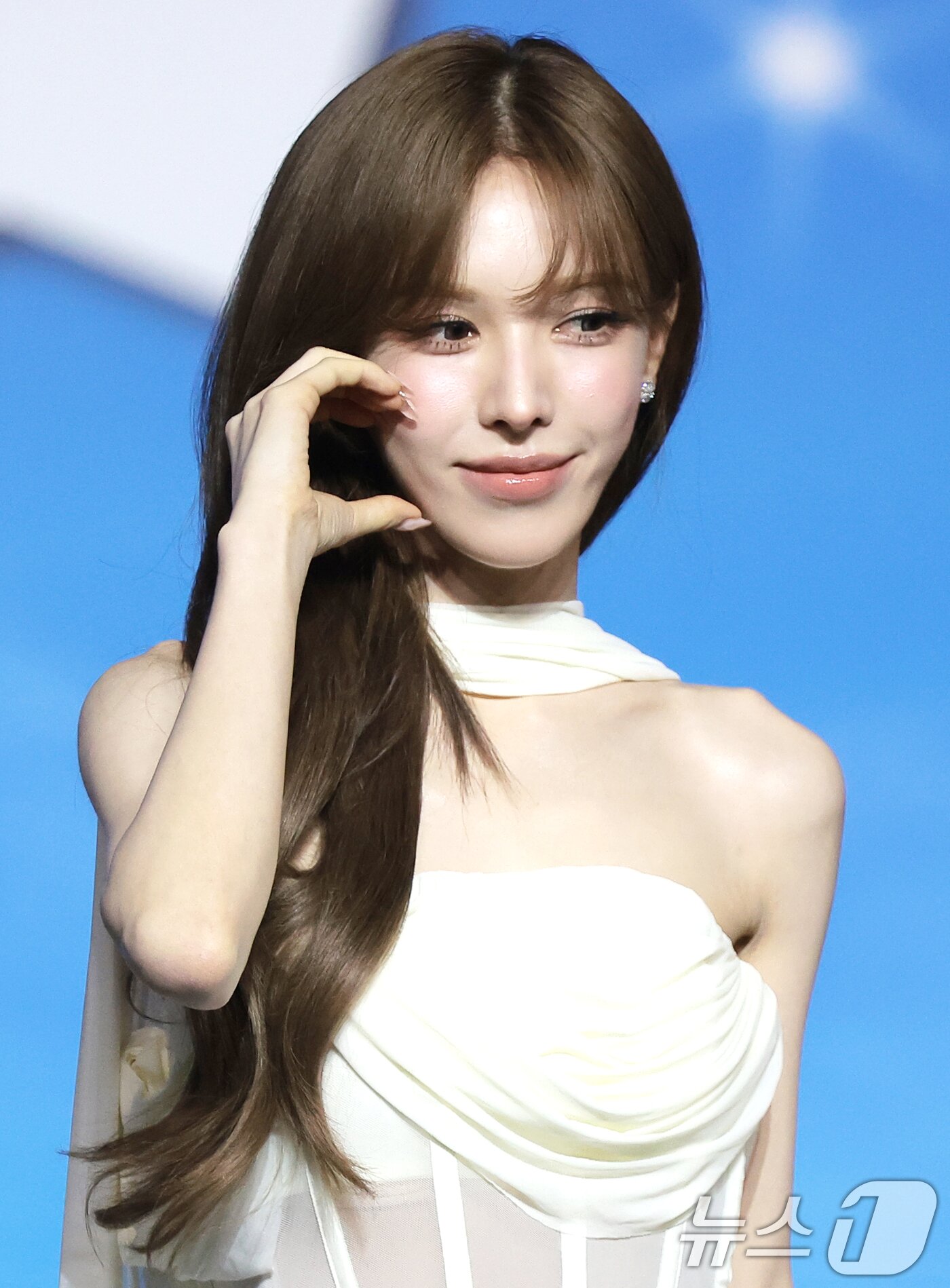 '뼈말라' 웬디, 브이라인 