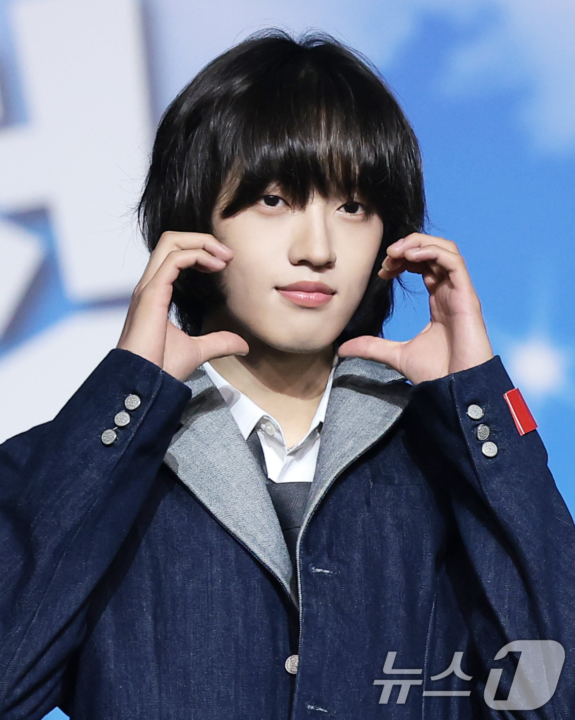 (고양=뉴스1) 권현진 기자 = 에이엠피 김신이 9일 경기도 고양시 일산 킨텍스에서 열린 ‘2026 SBS 가요대전 Summer’ 블루카펫 행사에 참석해 포즈를 취하고 있다. 20 …