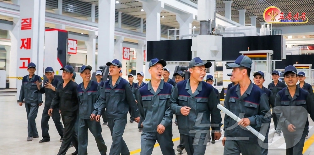 (평양 노동신문=뉴스1) = 북한 노동당 기관지 노동신문은 1일 노동당 제9차 대회에서 정한 목표 달성을 위해 "전국 각지에서 '증산 투쟁'이 힘있게 벌어지고 있다"라고 보도했다. …