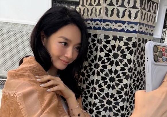 "잘못 입금된 줄"…신민아 통장에서 15년간 빠져나간 '37억원' 왜?