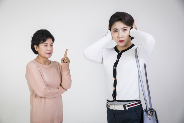 며느리 앞에 두고 손주에게 "넌 엄마 없어도 잘 살 사주"…무례한 시모·시누