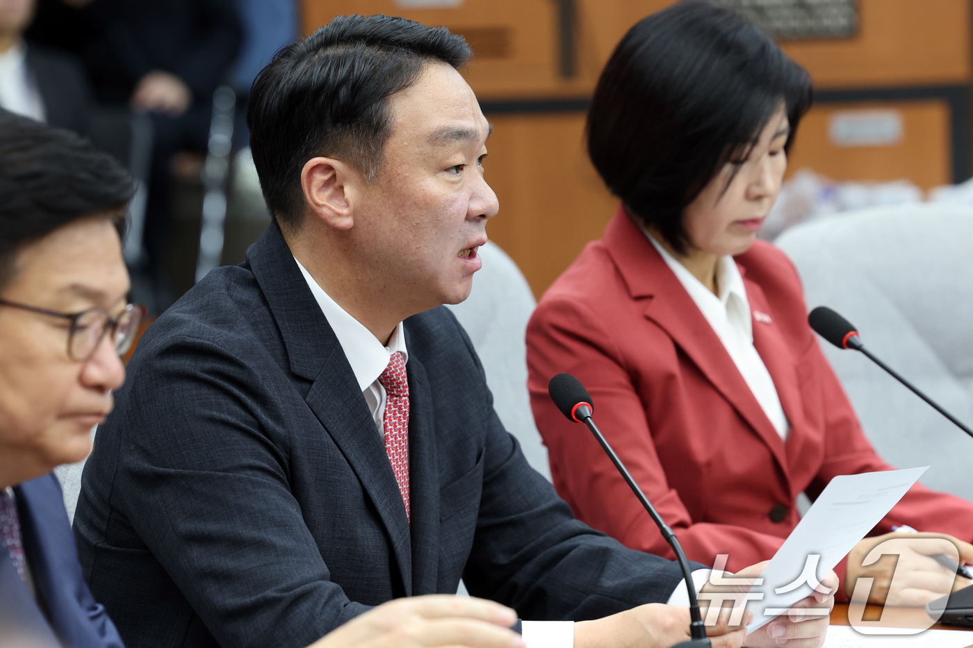 (서울=뉴스1) 황기선 기자 = 정희용 국민의힘 사무총장이 1일 오전 서울 여의도 국회에서 열린 원내대책회의에서 발언을 하고 있다.  2026.9.1/뉴스1