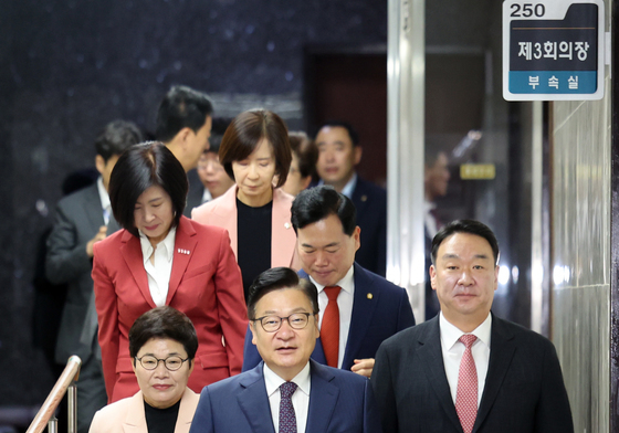 회의 참석하는 국민의힘 원내지도부