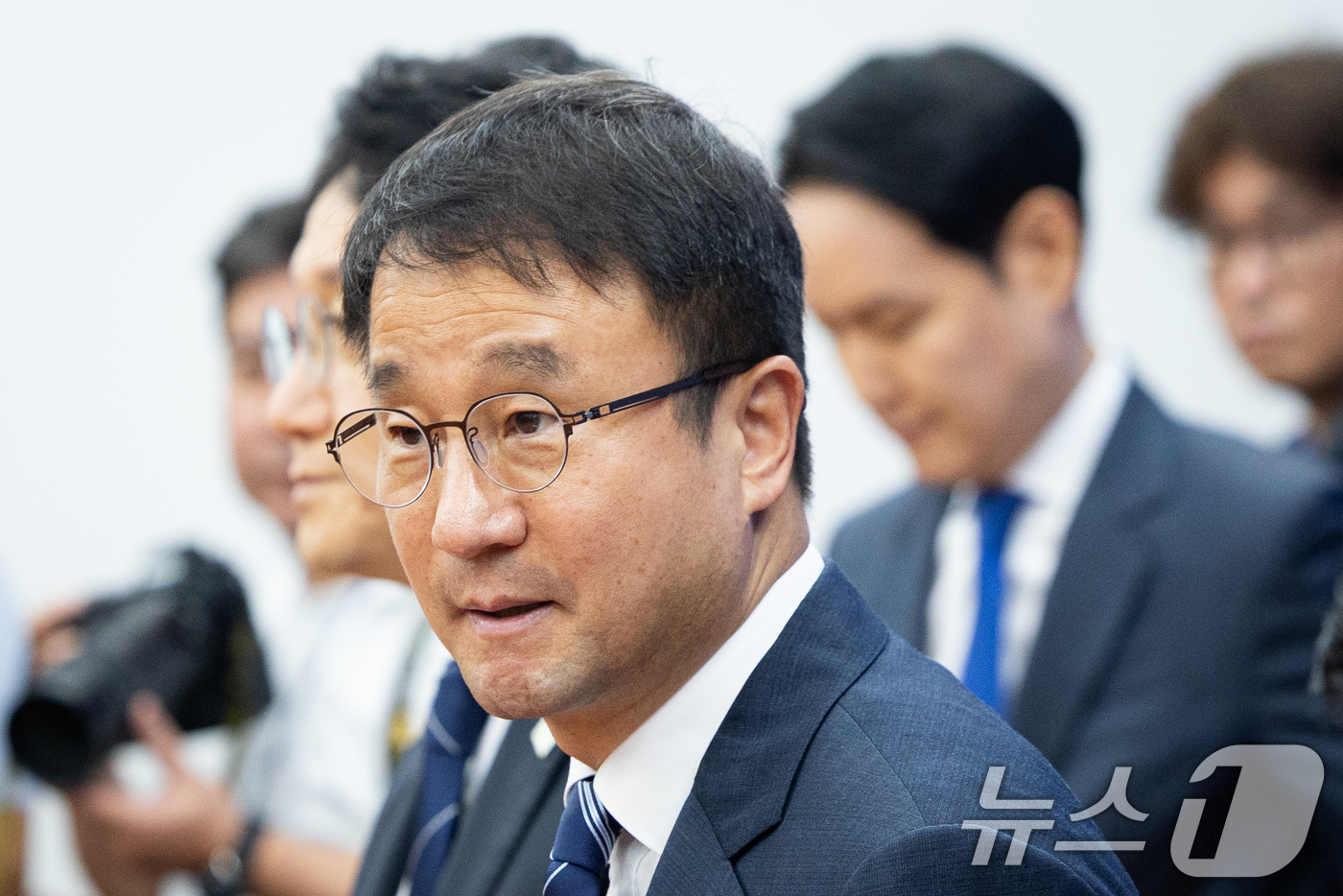 (서울=뉴스1) 유승관 기자 = 한병도 더불어민주당 원내대표가 1일 서울 여의도 국회에서 열린 원내대책회의에 참석하고 있다. 2026.9.1/뉴스1