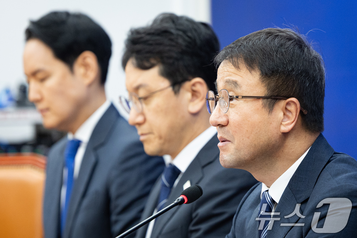 (서울=뉴스1) 유승관 기자 = 한병도 더불어민주당 원내대표가 1일 서울 여의도 국회에서 열린 원내대책회의에서 발언하고 있다. 2026.9.1/뉴스1