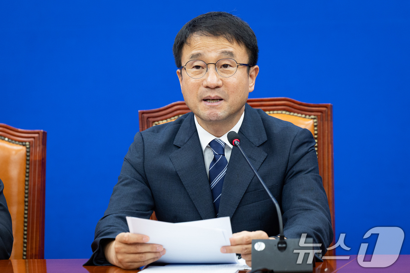 (서울=뉴스1) 유승관 기자 = 한병도 더불어민주당 원내대표가 1일 서울 여의도 국회에서 열린 원내대책회의에서 발언하고 있다. 2026.9.1/뉴스1