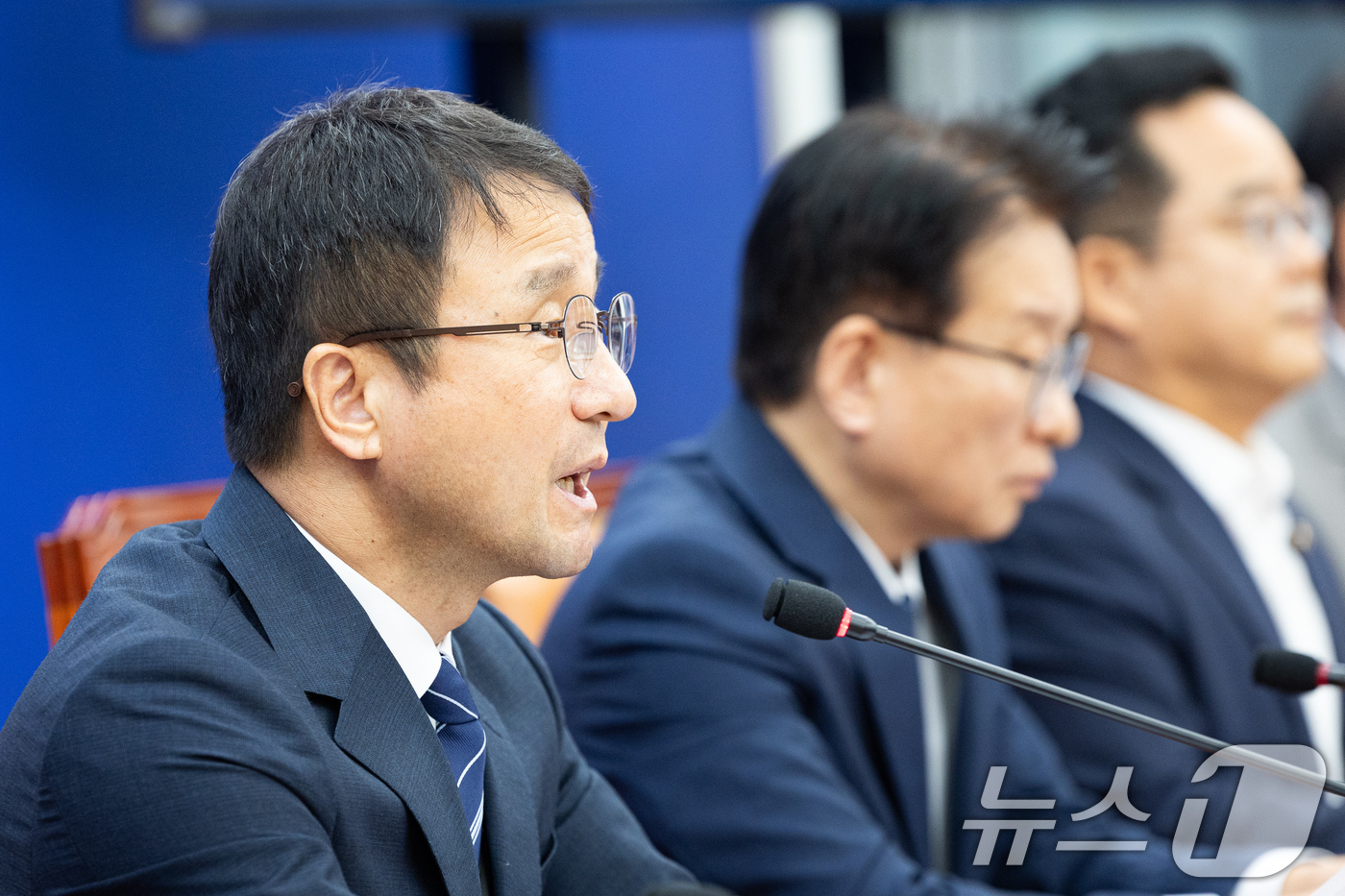 (서울=뉴스1) 유승관 기자 = 한병도 더불어민주당 원내대표가 1일 서울 여의도 국회에서 열린 원내대책회의에서 발언하고 있다. 2026.9.1/뉴스1