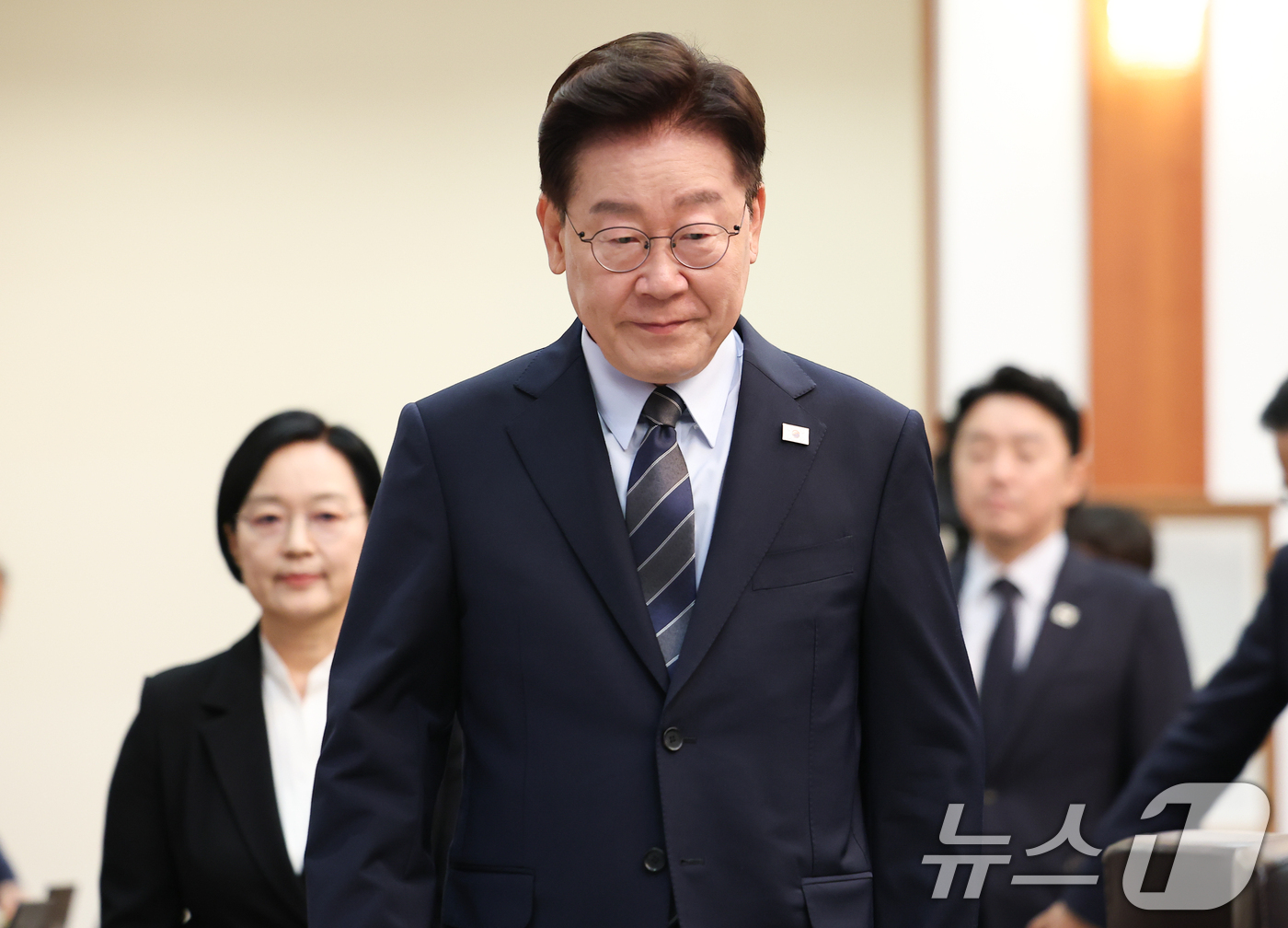 (서울=뉴스1) 이재명 기자 = 이재명 대통령이 1일 청와대에서 열린 국무회의에 입장하고 있다. 2026.9.1/뉴스1