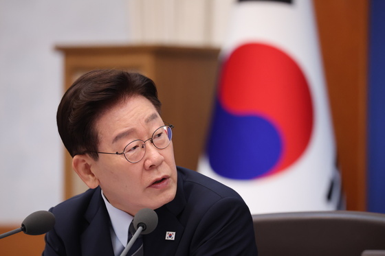李대통령 "네팔 실종자 수색 만전…구조인력·헬기 추가투입" 지시