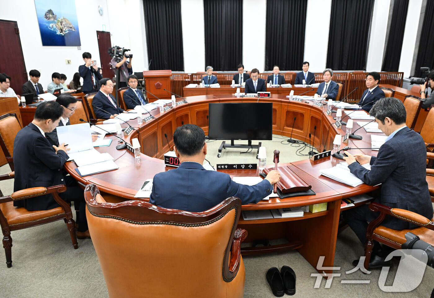 (서울=뉴스1) 국회사진기자단 = 이양수 정보위원장이 1일 서울 여의도 국회에서 열린 정보위원회 전체회의를 주재하고 있다. 2026.9.1/뉴스1