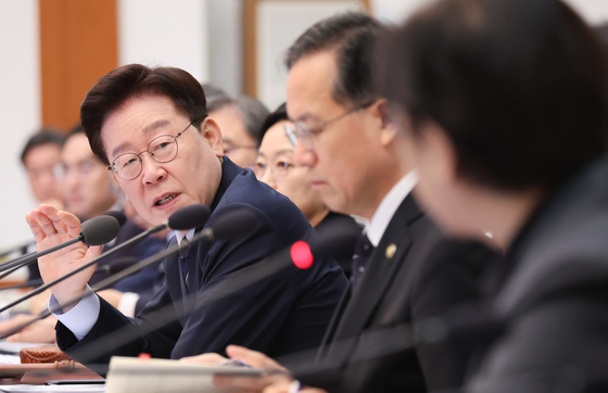 靑 "세제개편안, 의견 수렴 거치되 '부동산 정상화' 기조 흔들리지 않아"