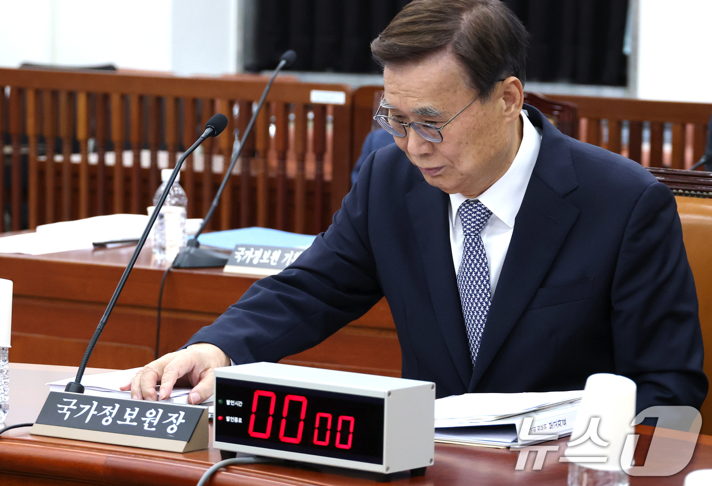 (서울=뉴스1) 국회사진기자단 = 이종석 국가정보원장이 1일 서울 여의도 국회에서 열린 정보위원회 전체회의에 자리하고 있다. 2026.9.1/뉴스1