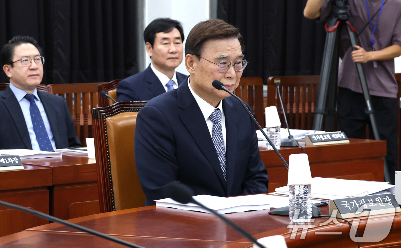 (서울=뉴스1) 국회사진기자단 = 이종석 국가정보원장이 1일 서울 여의도 국회에서 열린 정보위원회 전체회의에 자리하고 있다. 2026.9.1/뉴스1