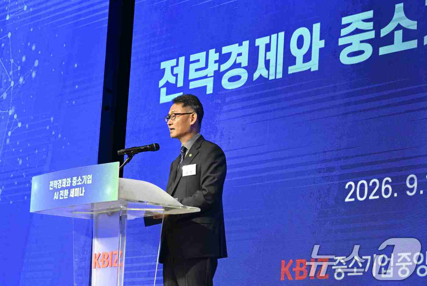 (서울=뉴스1) = 허장 재정경제부 차관이 1일 서울 영등포구 중소기업중앙회에서 열린 '전략경제와 중소기업 AI전환 세미나'에서 축사하고 있다. (재정경제부 제공. 재판매 및 DB …