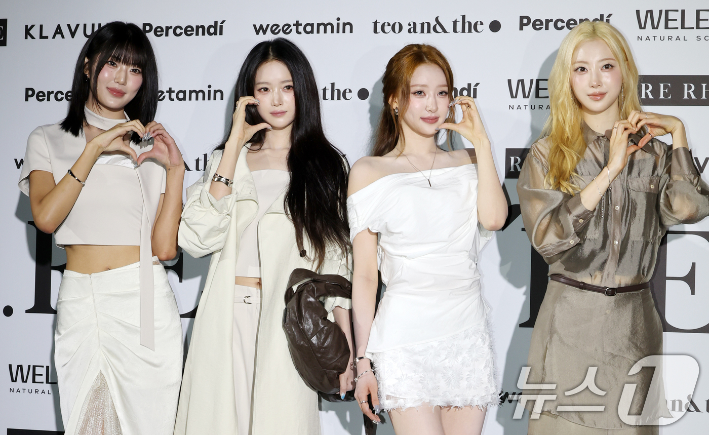 (서울=뉴스1) 김진환 기자 = 걸그룹 하이키가 1일 서울 중구 동대문디자인플라자(DDP)에서 열린 2027 S/S서울패션위크 리이(RE RHEE) 컬렉션에 참석해 포즈를 취하고 …